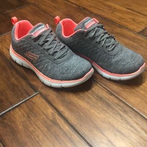 Skechers Lite-Weight Memory Foam Size 8